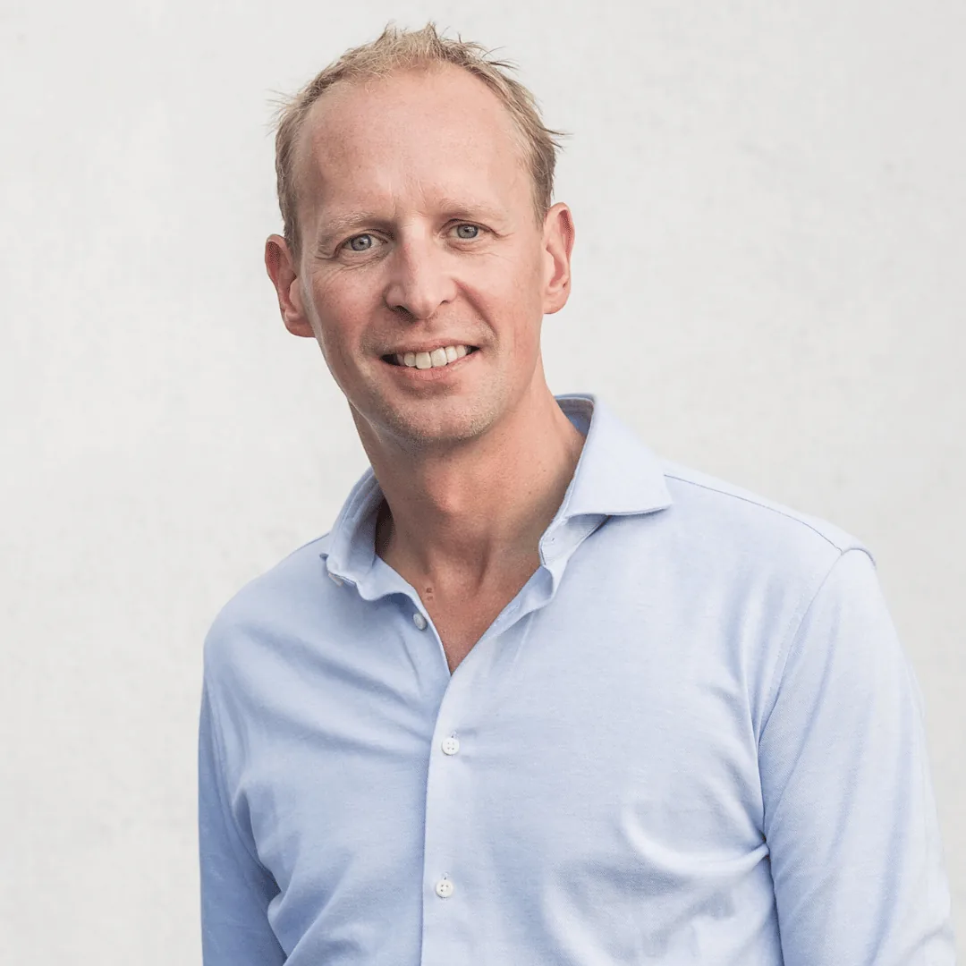 Portretfoto van dr. Rick Houben, orthopedisch chirurg bij Orthopedie Turnhout
