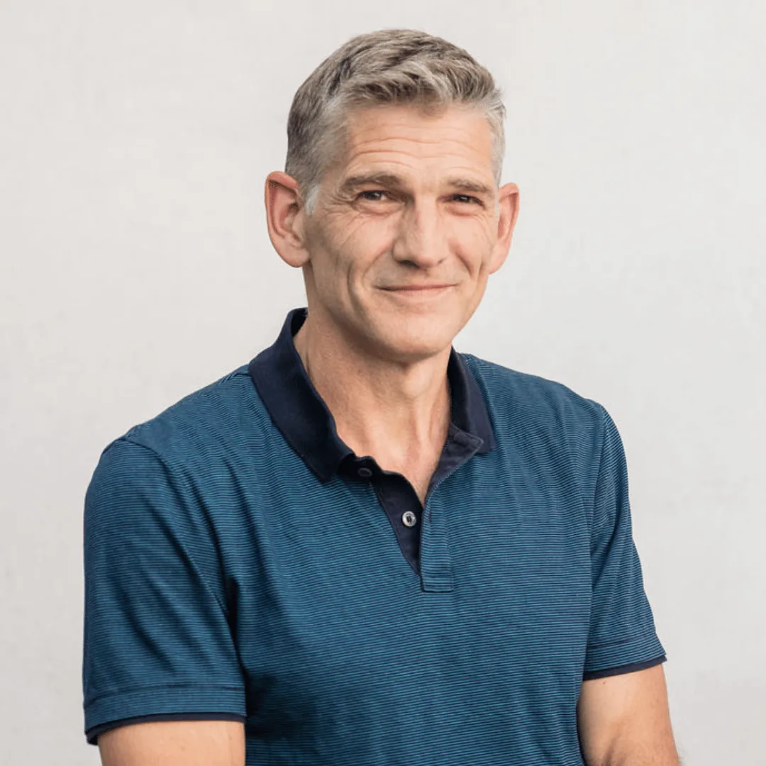 Portretfoto van dr. Erik Vanlommel, orthopedisch chirurg bij Orthopedie Turnhout